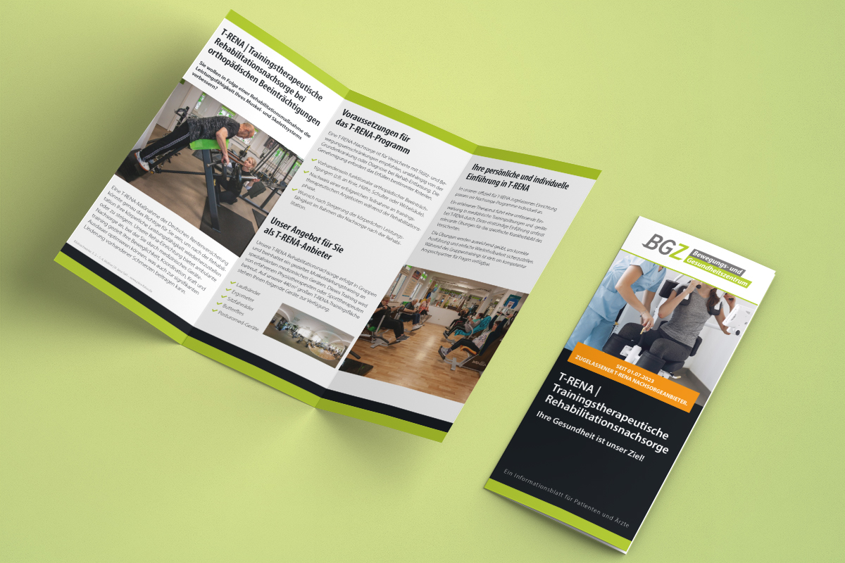 Flyer BGZ Folder T-RENA: trainings- und rehabilitationsnachsorge – aufgeklappter Folder und Titelmotiv im Corporate Design