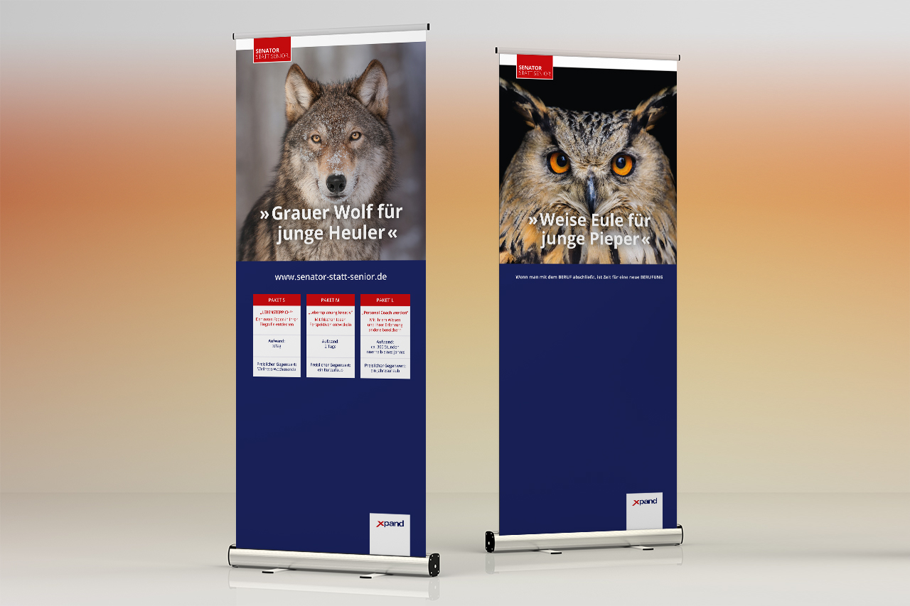 Messeausstattung Roll-up-Banner „Senator statt Senior“ – Kampagnendesign mit Wolf und Eule für Xpand