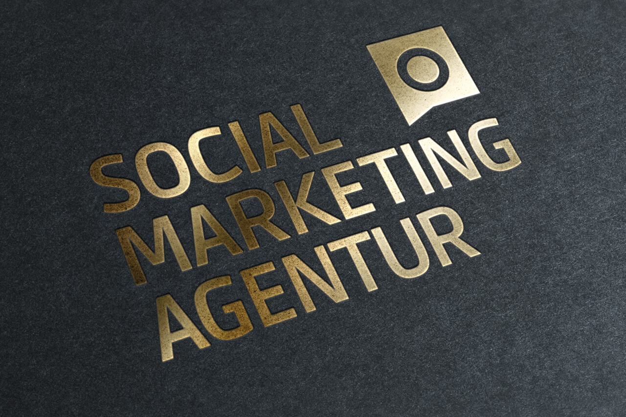 Corporate Design Logo-Design „Social Marketing Agentur“ – Wortmarke mit goldener Prägung auf Strukturpapier